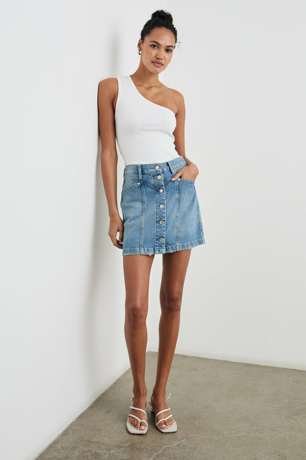 ESTI TOP - WHITE| Rails near me