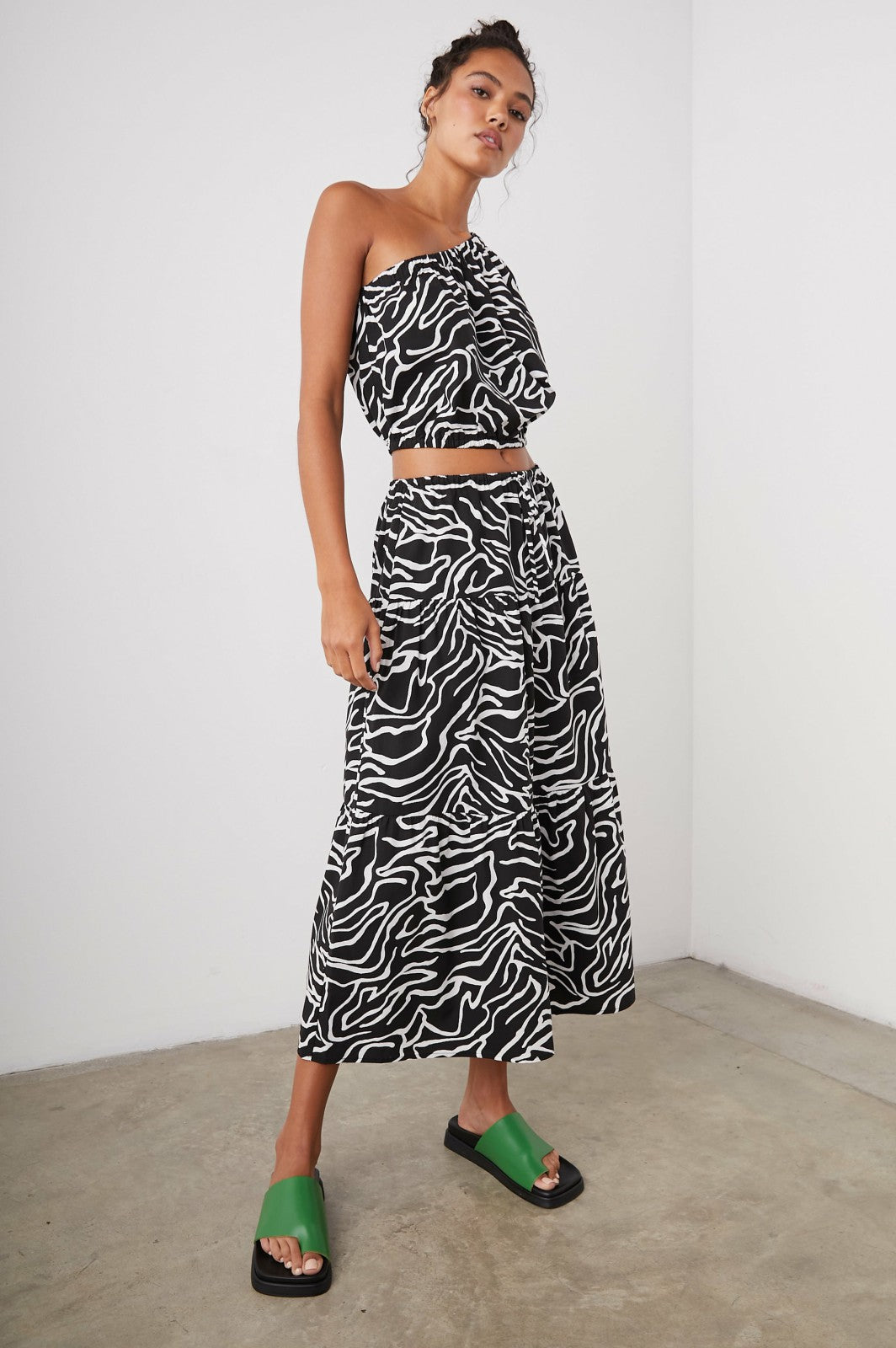 EVY TOP - CONTOUR LINES| Rails sale