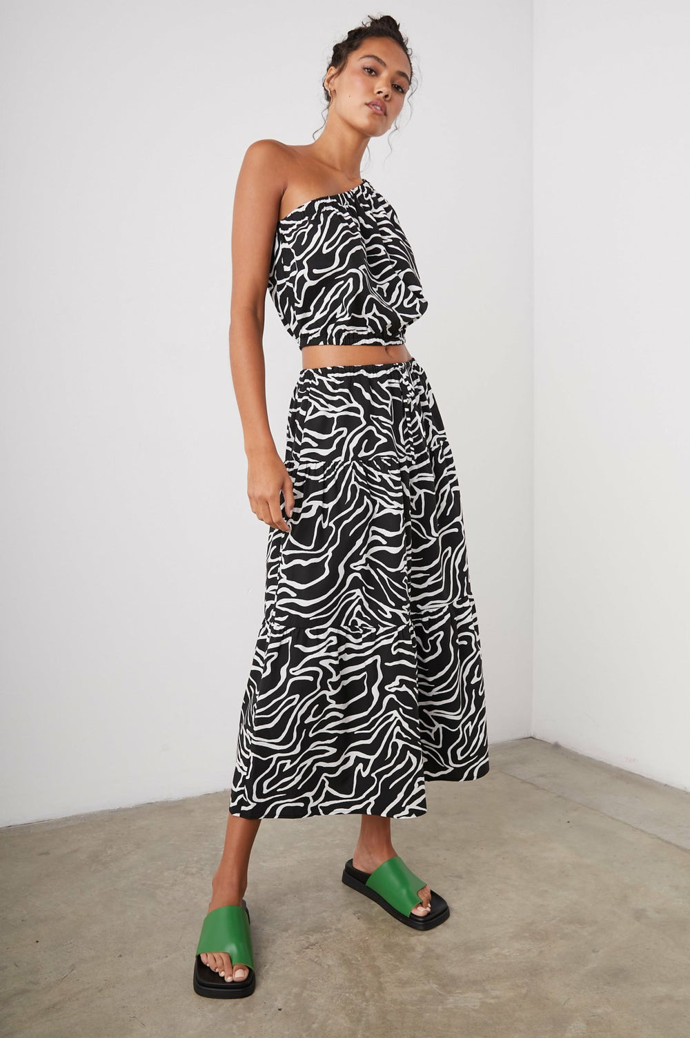 EVY TOP - CONTOUR LINES| Rails sale