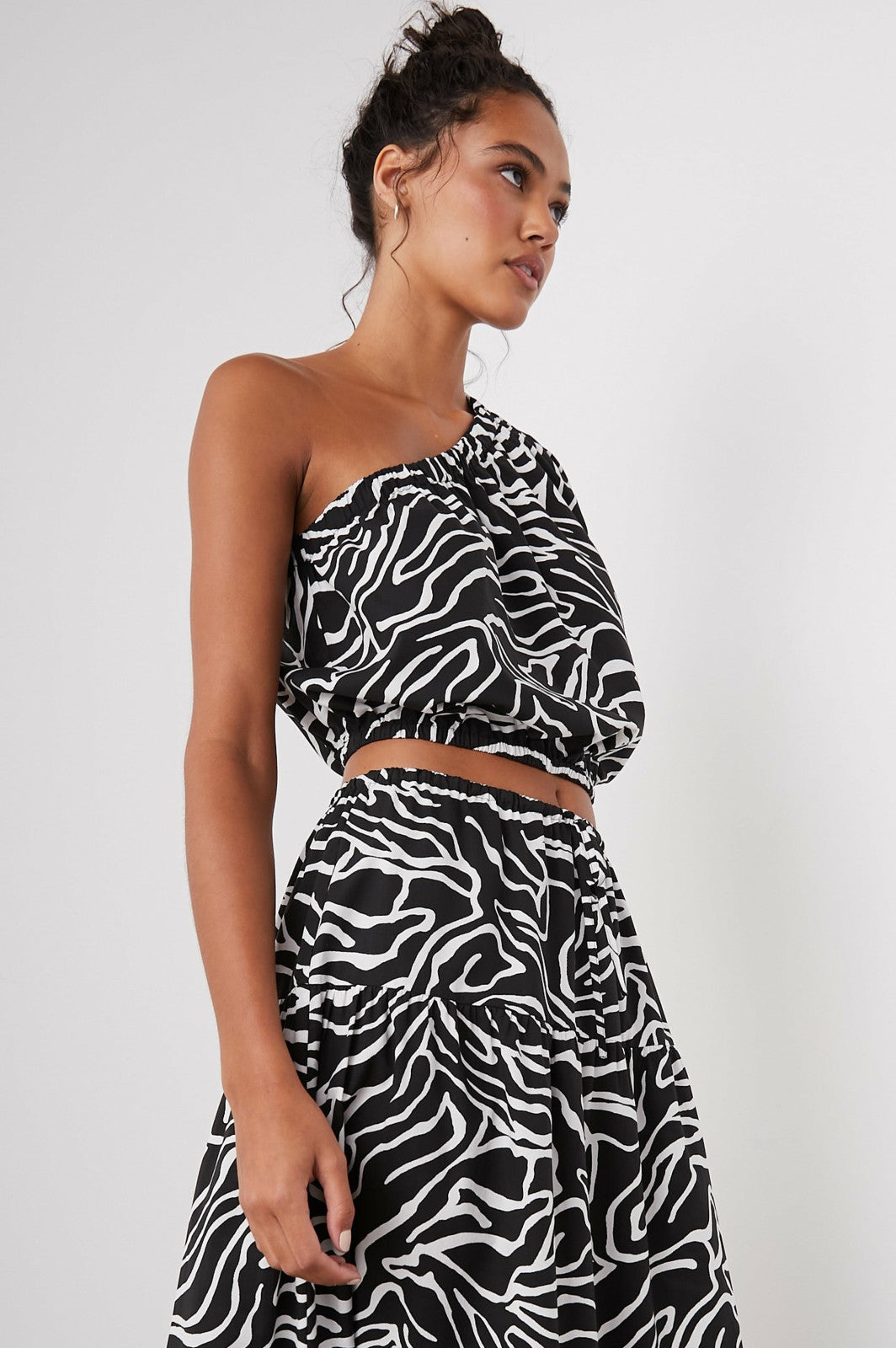 EVY TOP - CONTOUR LINES| Rails sale