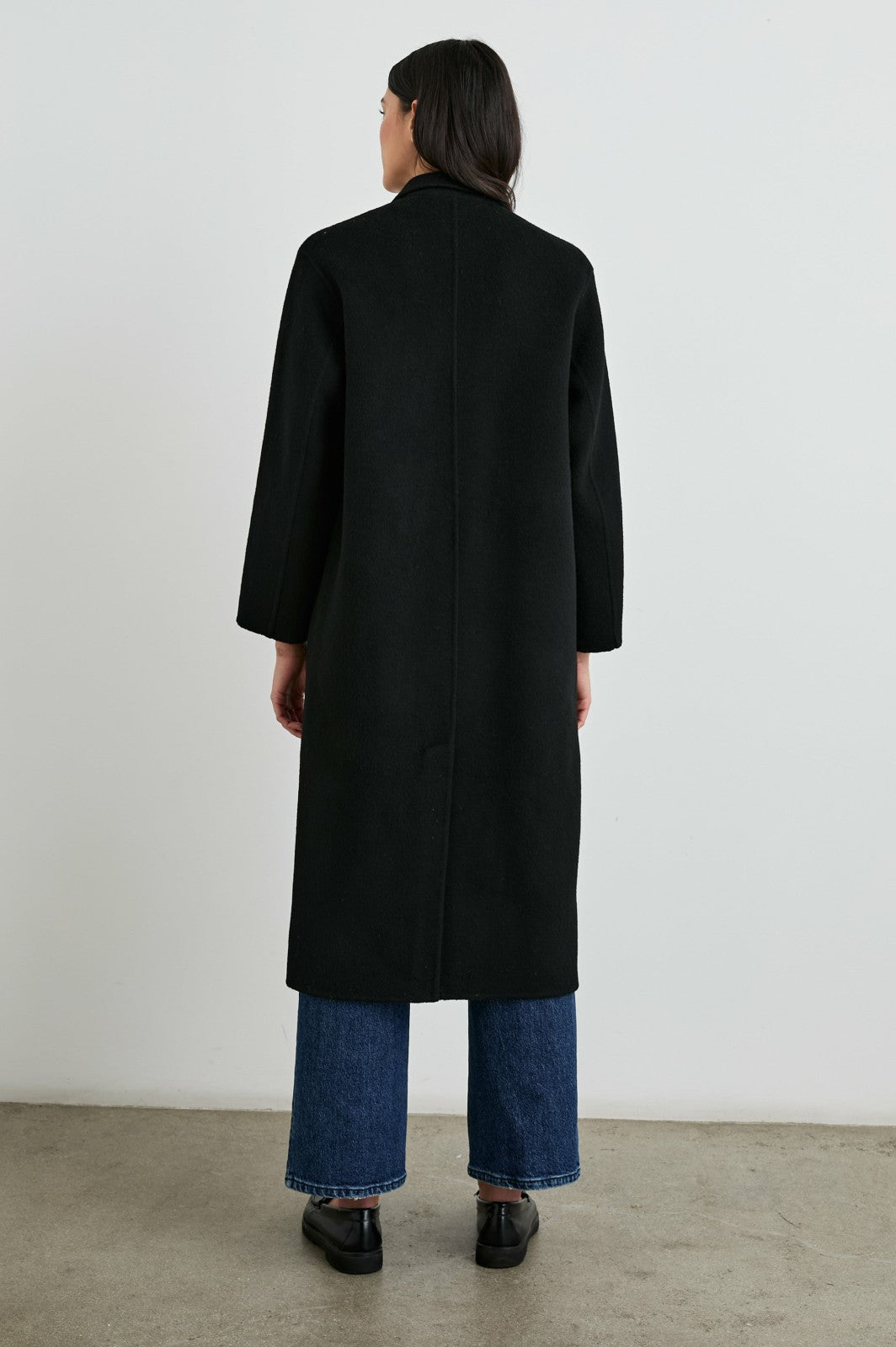 GALLERY COAT - BLACK| Rails near me