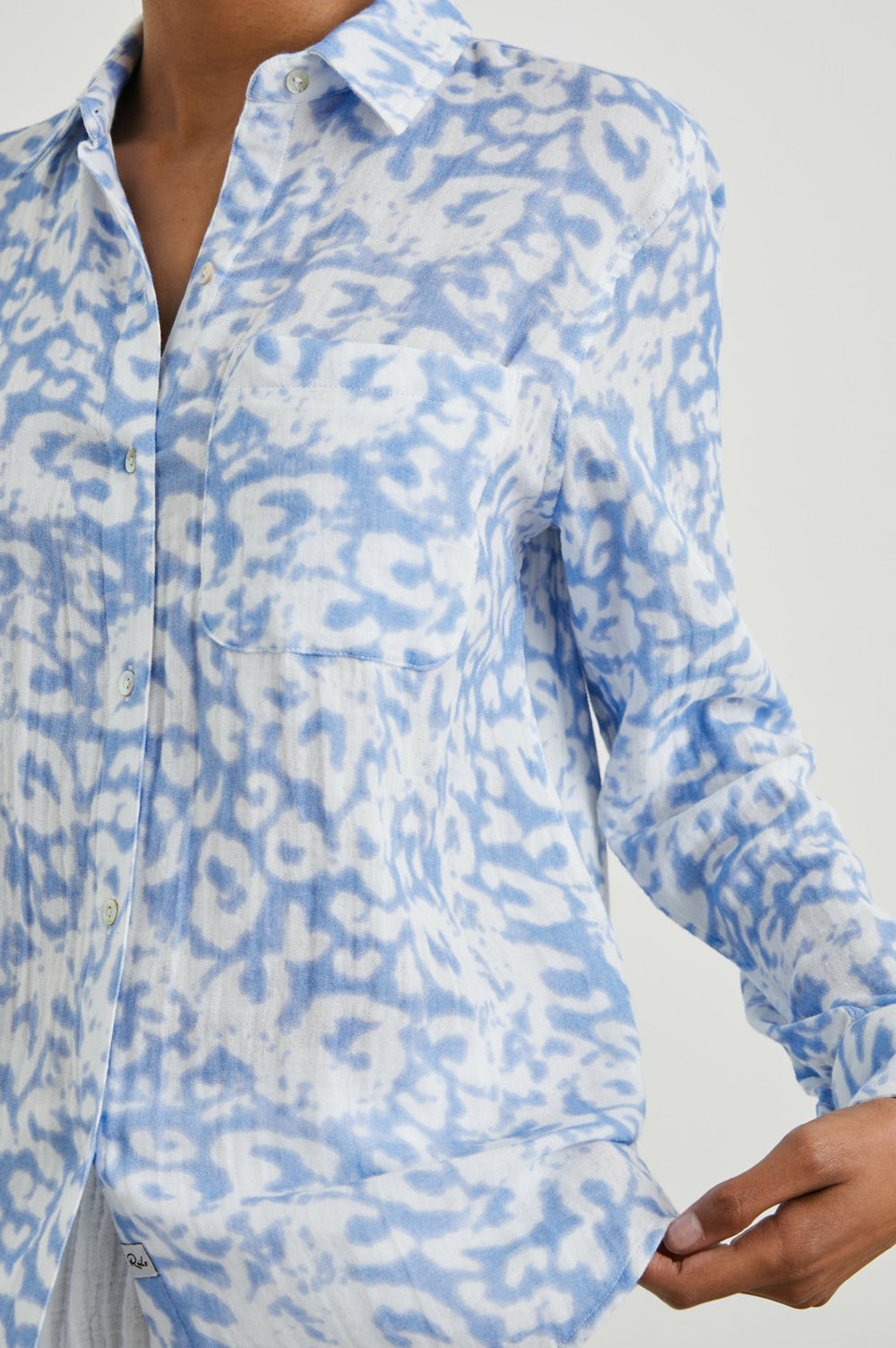 ELLIS SHIRT - BLUE DIFFUSED CHEETAH| Rails online