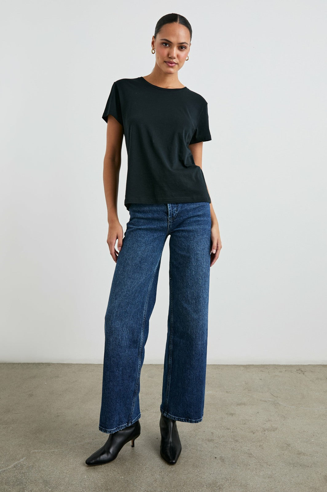 CLASSIC CREW NECK T-SHIRT - BLACK| Rails on sale