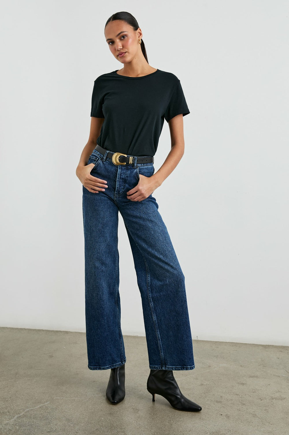 CLASSIC CREW NECK T-SHIRT - BLACK| Rails on sale