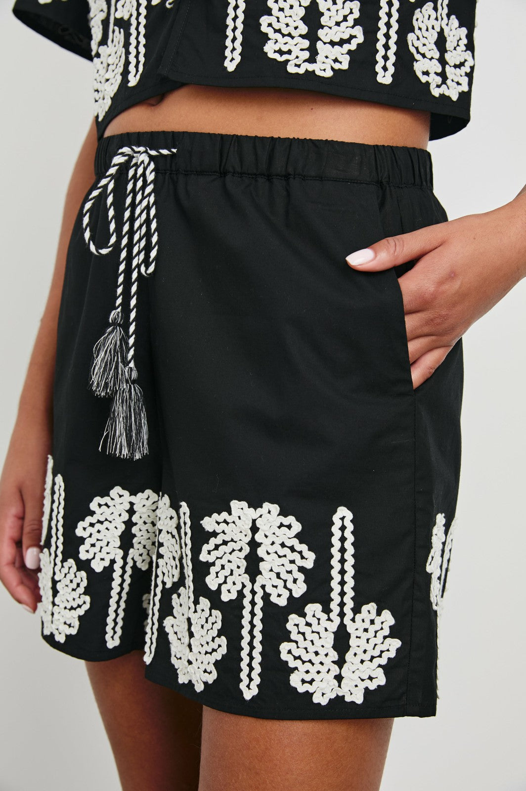 ARMANDA SHORT - BLACK IVORY PALM TREES| Rails on sale