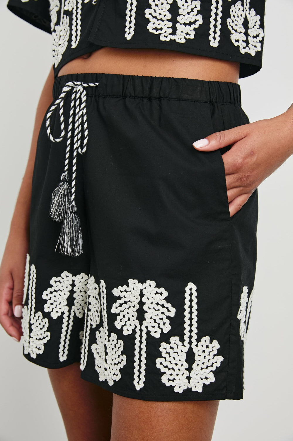 ARMANDA SHORT - BLACK IVORY PALM TREES| Rails on sale