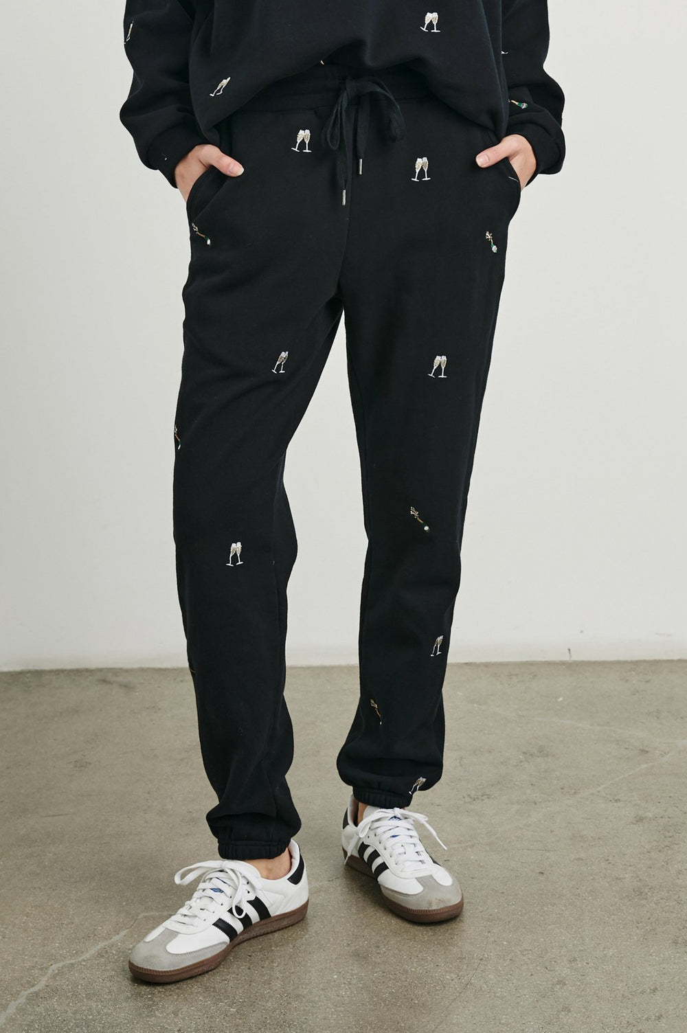 KINGSTON SWEATPANT - BLACK CHAMPAGNE EMBROIDERY| Rails outlet