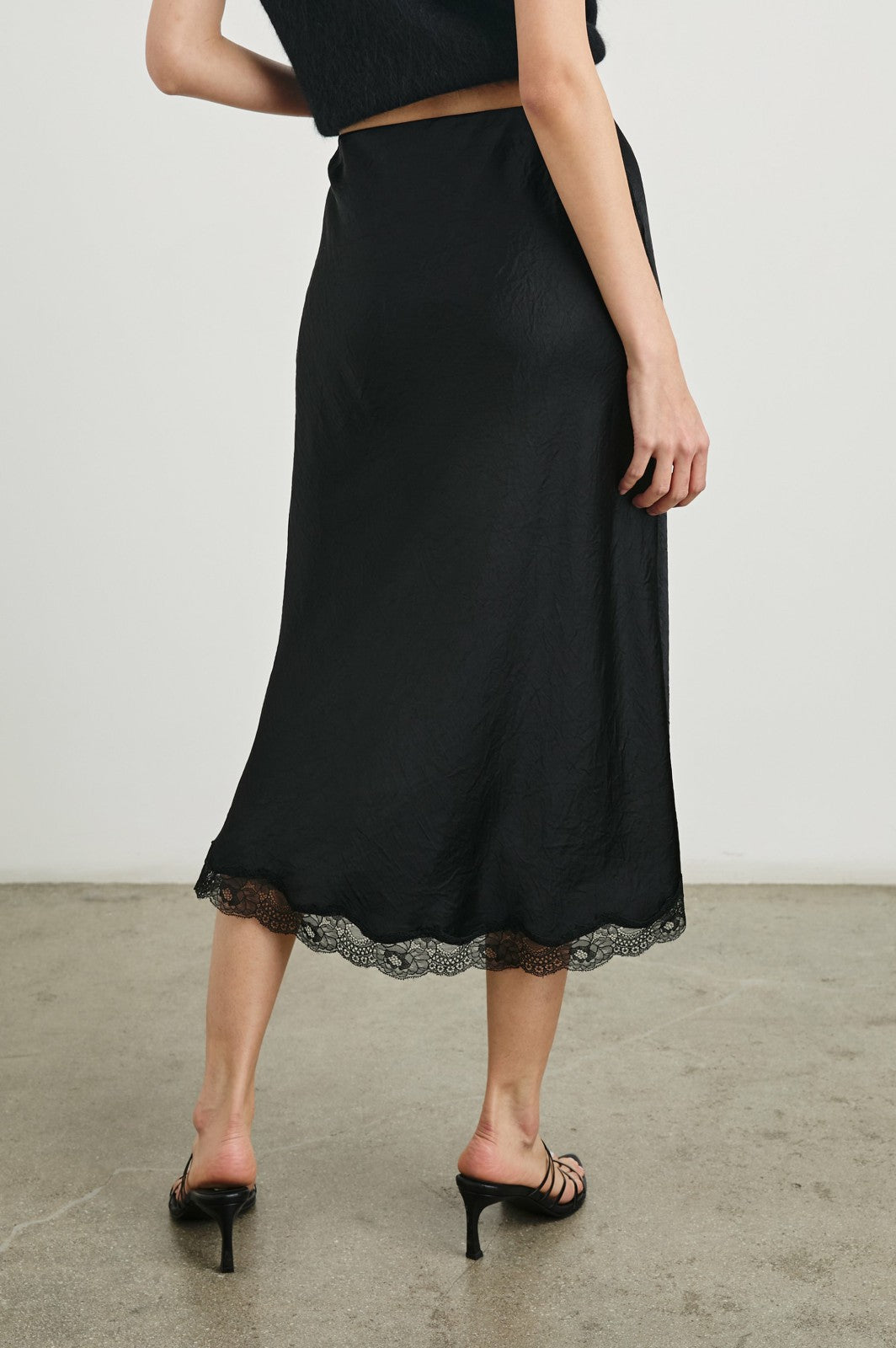 RYLAN SKIRT - BLACK CRINKLE| Rails US