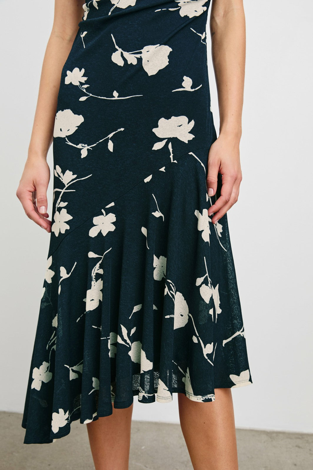 DAIJA DRESS - MIDNIGHT ROSES| Rails on sale