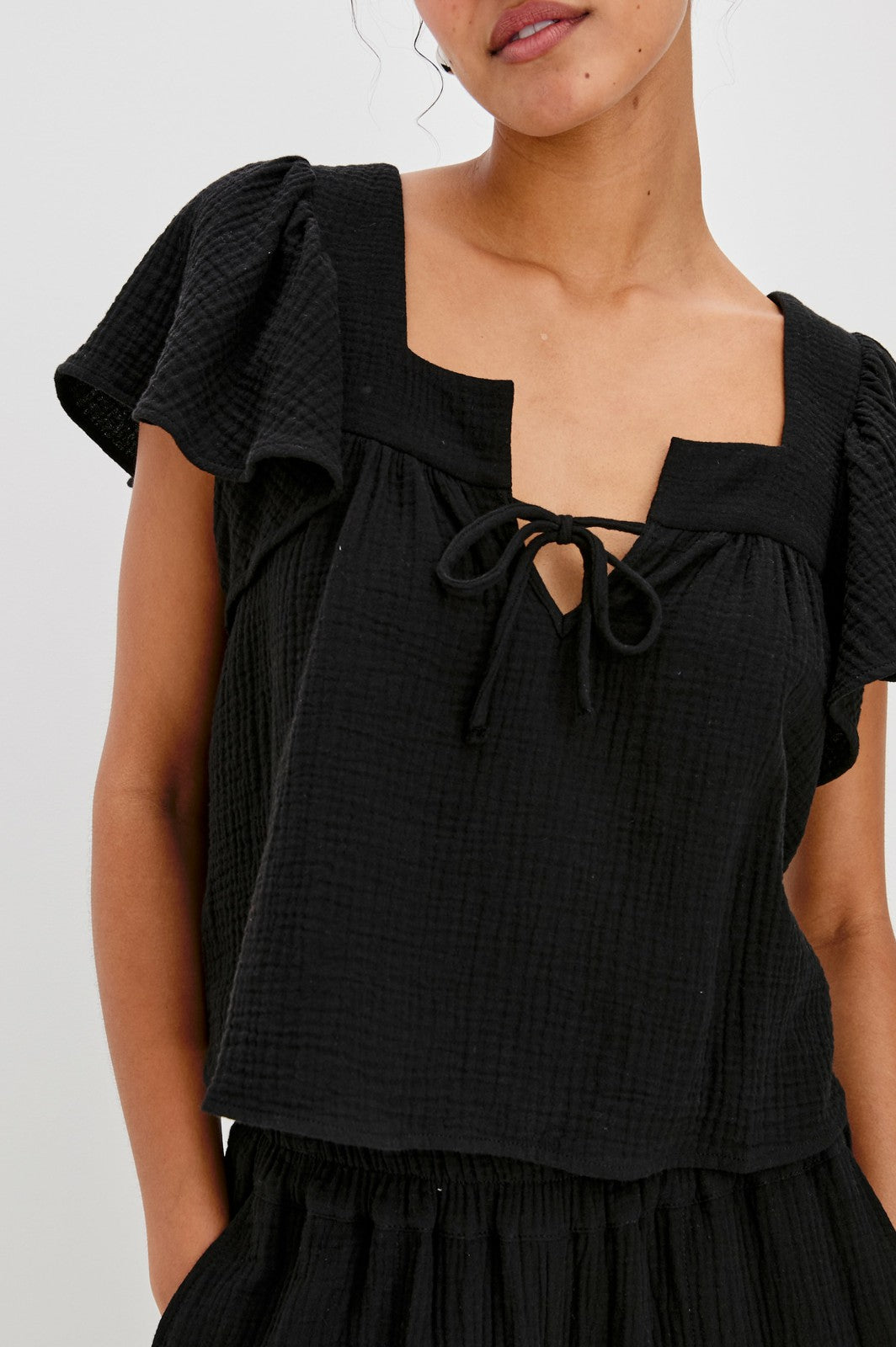 CASIE TOP - BLACK| Rails discount